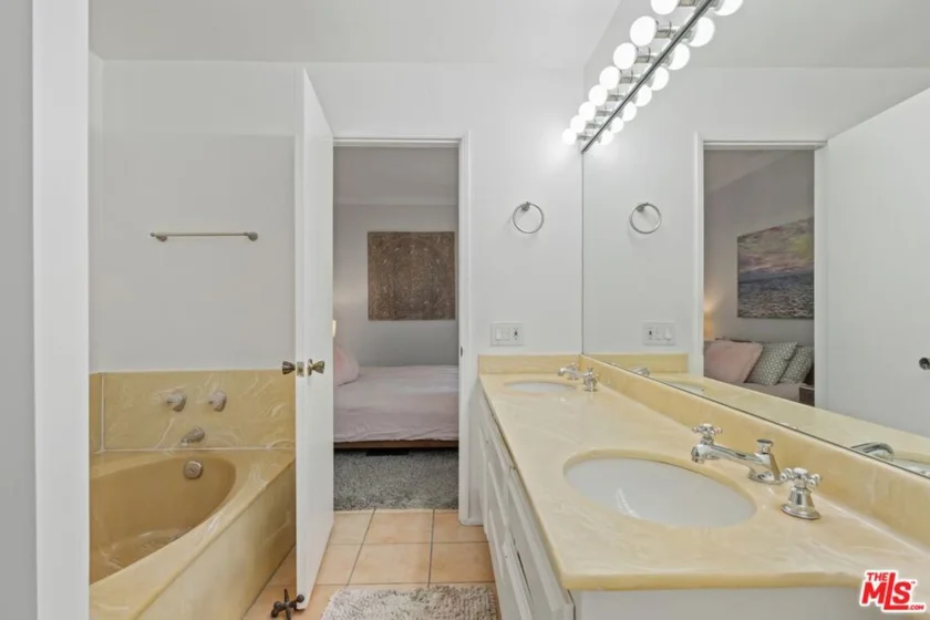 310 Tahiti Way #103 photo 15