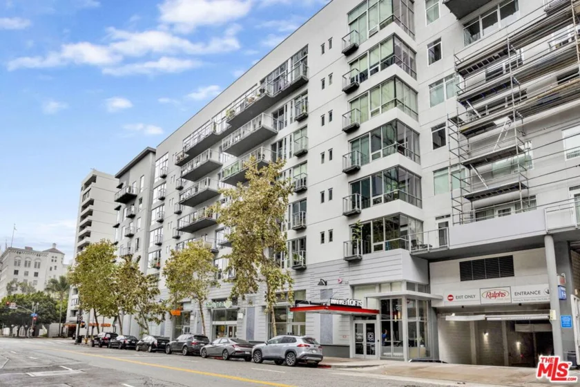 645 W 9th Street #409 photo 1
