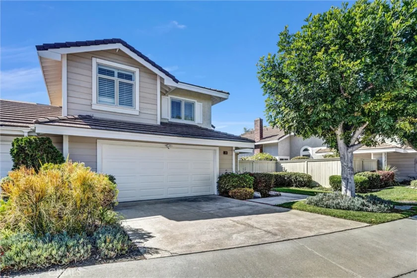70 Fairlake photo 6