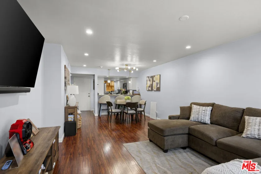 620 W Hyde Park Boulevard #103 photo 2