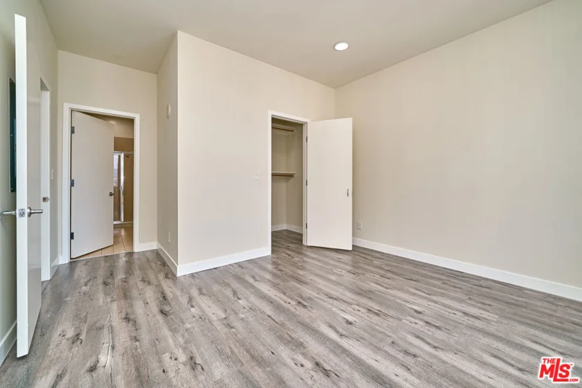 3810 Wilshire Boulevard #1001 photo 29