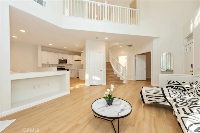 905 Somerville photo 4