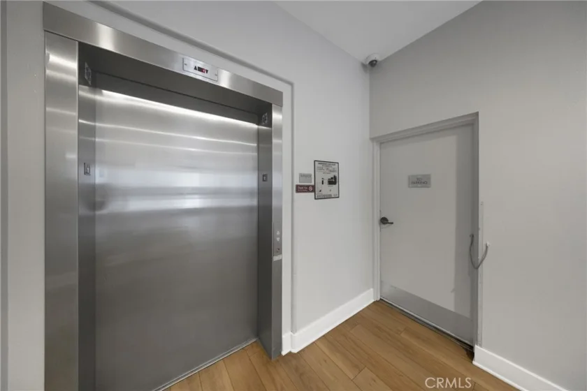 931 E Walnut #307 photo 33