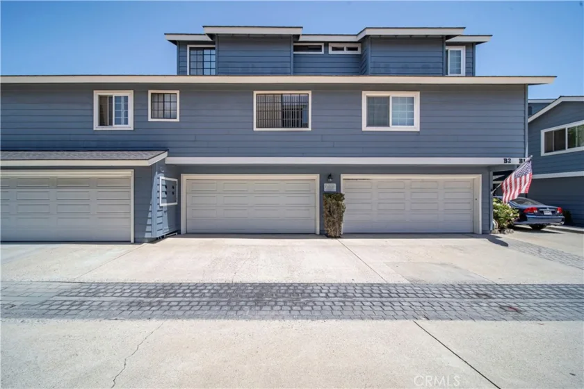 350 Avocado Street #B2 photo 1