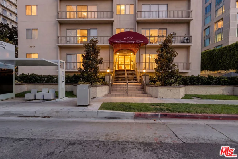 10747 Wilshire Boulevard #902 photo 11