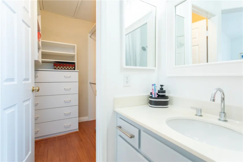 210 California Court photo 12