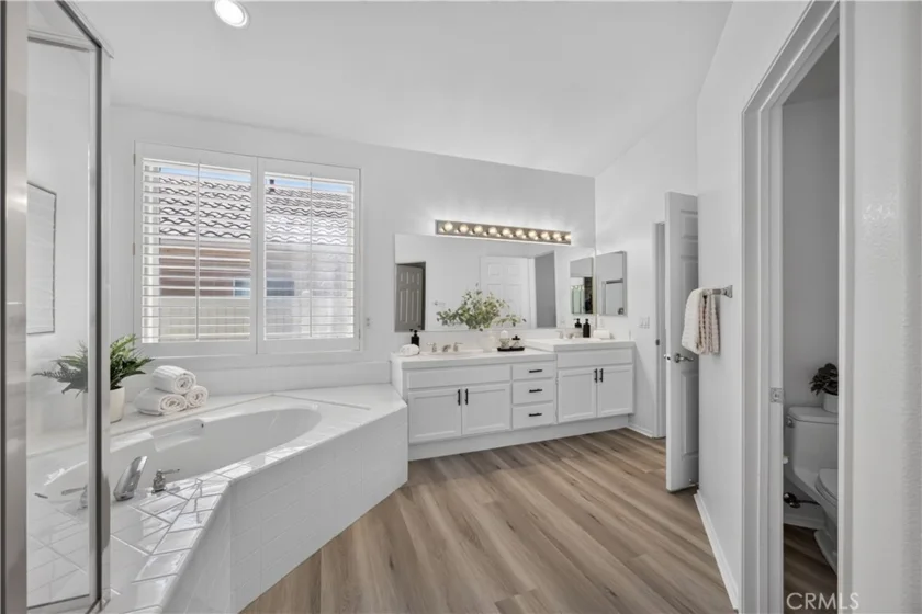 40221 Colony photo 29
