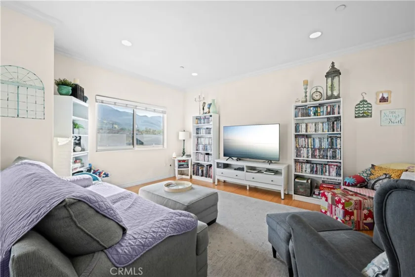 626 E Orange Grove Avenue #301 photo 4