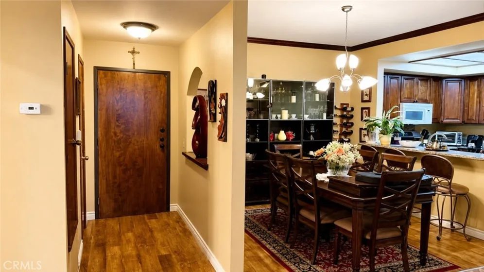 5534 Encino #204 photo 3