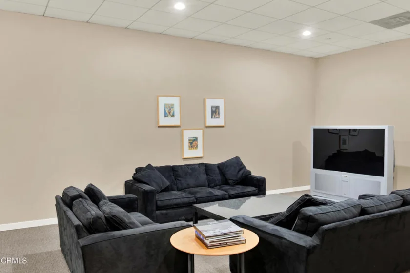 175 S Lake Avenue #406 photo 23
