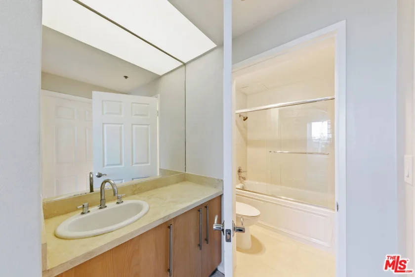 620 S Gramercy Place #320 photo 5