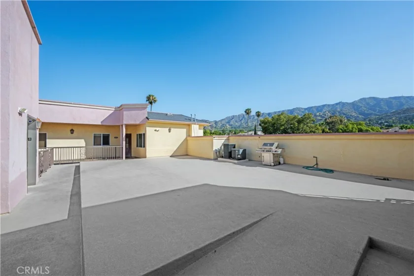 626 E Orange Grove Avenue #301 photo 26