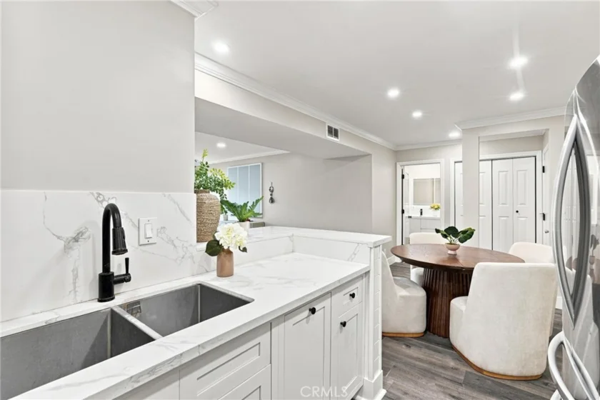 278 N Wilshire #108 photo 9