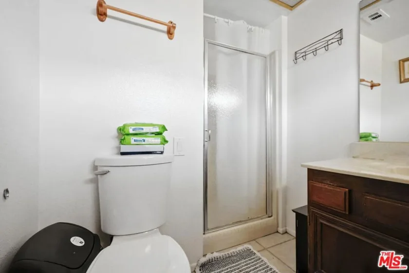 7422 Hazeltine Avenue #3 photo 25