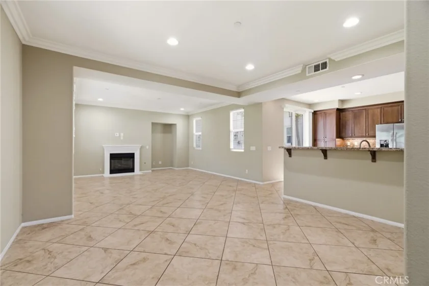15247 Cambridge Street photo 4