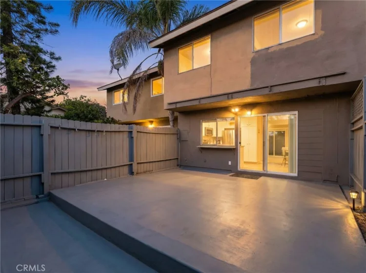 7085 Fulton photo 27