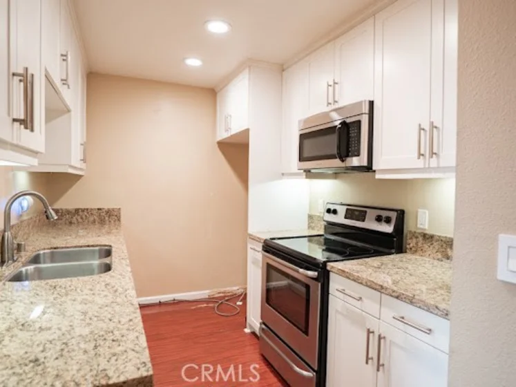 3565 Linden photo 1