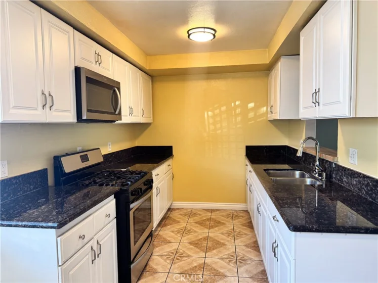 9019 Cedros Avenue #12 photo 2
