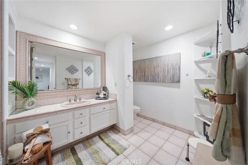 4477 Wilshire photo 30