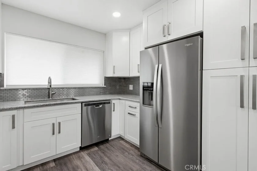 1860 W Glenoaks #L photo 9