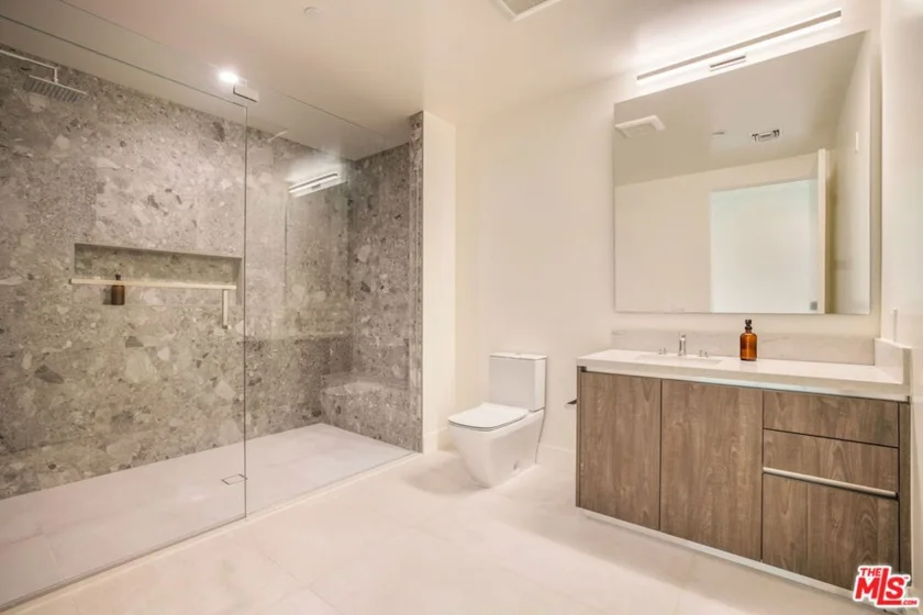 425 N Palm Drive #103 photo 23