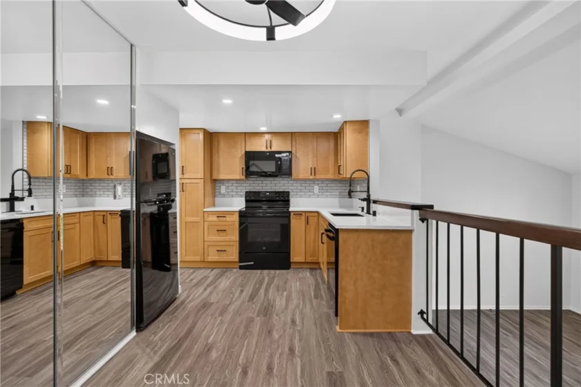 648 Coronado photo 3