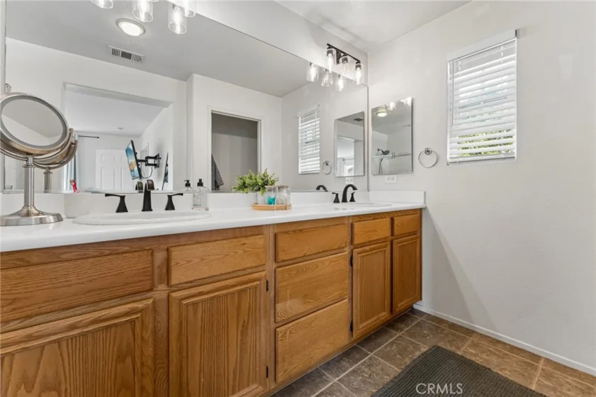 37250 Tucana photo 13