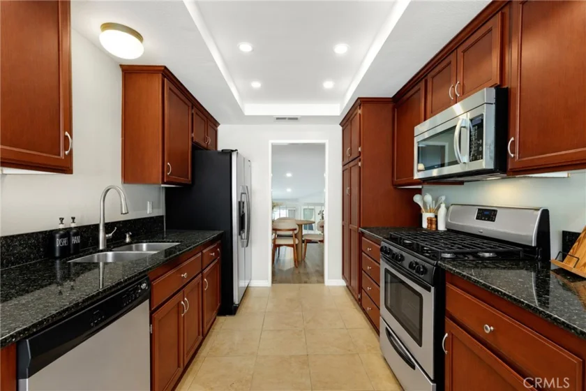 6021 Lindley Avenue #12 photo 9