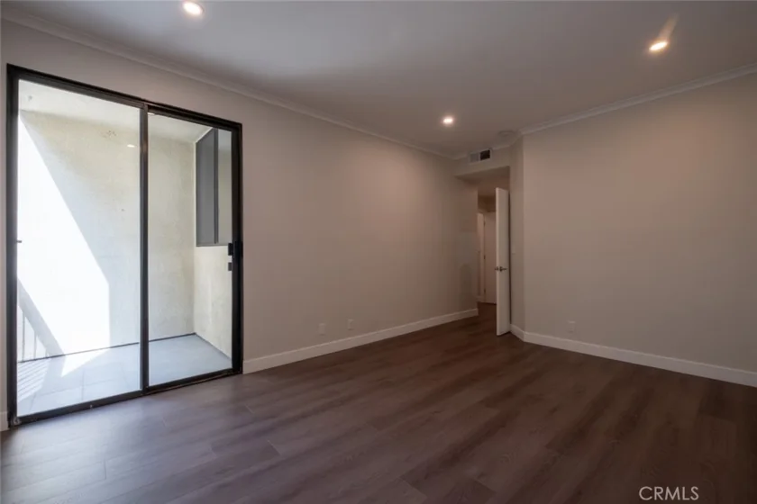 1305 N Columbus Avenue #112 photo 25