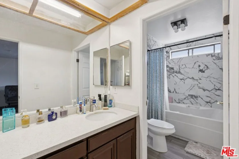 18424 Keswick Street #12 photo 11