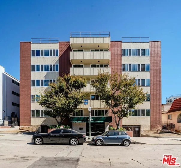 540 Kelton Avenue #105 photo 31