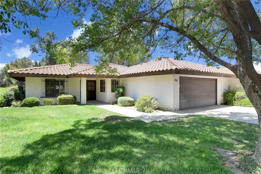 1221 Seven Hills Drive photo 2