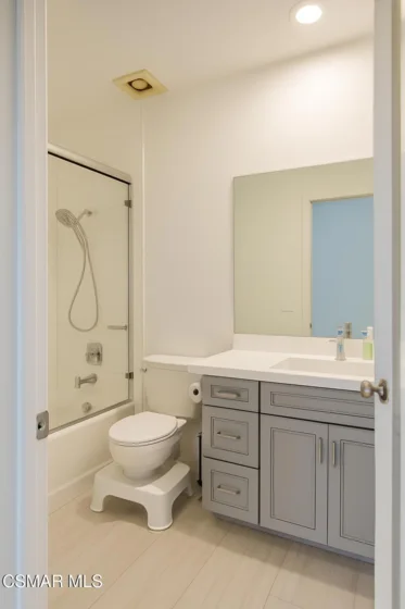 5350 White Oak Avenue #105 photo 35