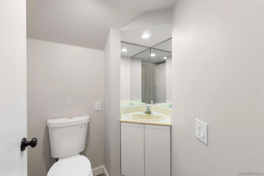 4070 Riviera Drive #5 photo 33