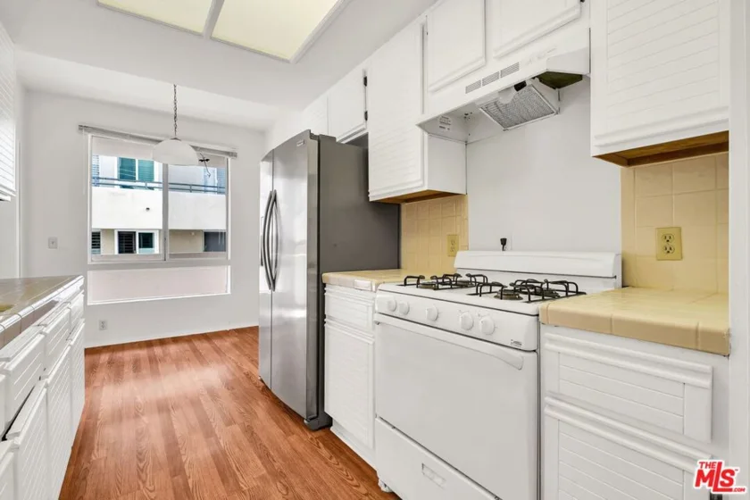 1164 Wellesley Avenue #204 photo 9