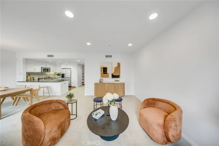 931 E Walnut #307 photo 16