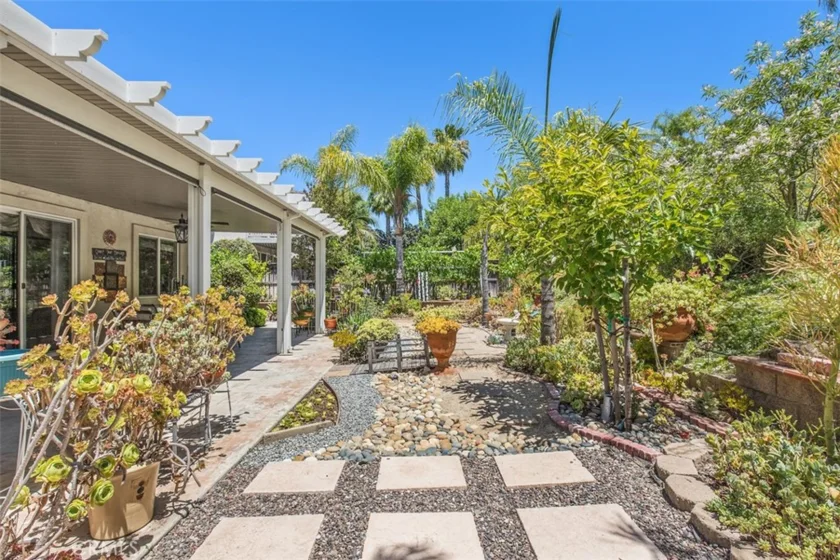 35982 Murano Street photo 23