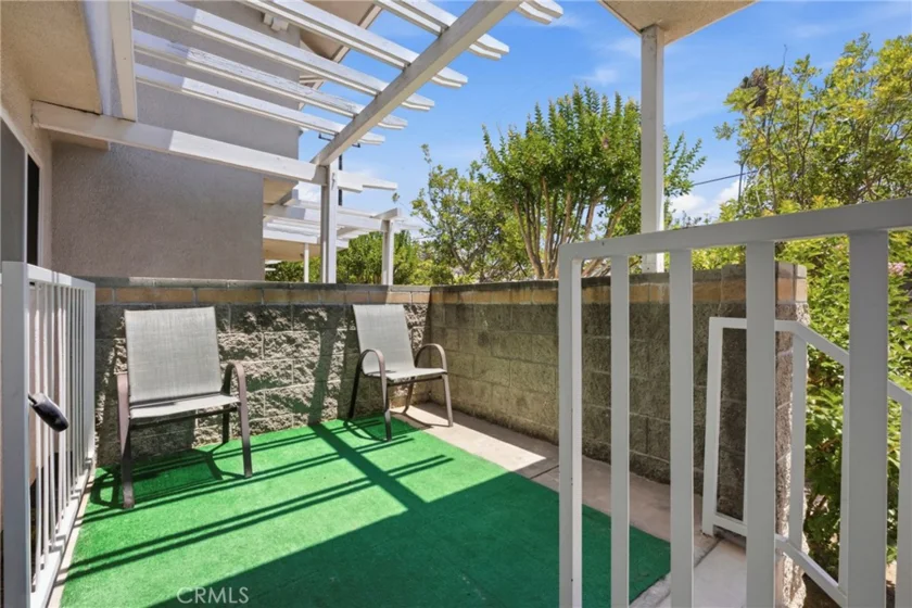 645 W Regent photo 26