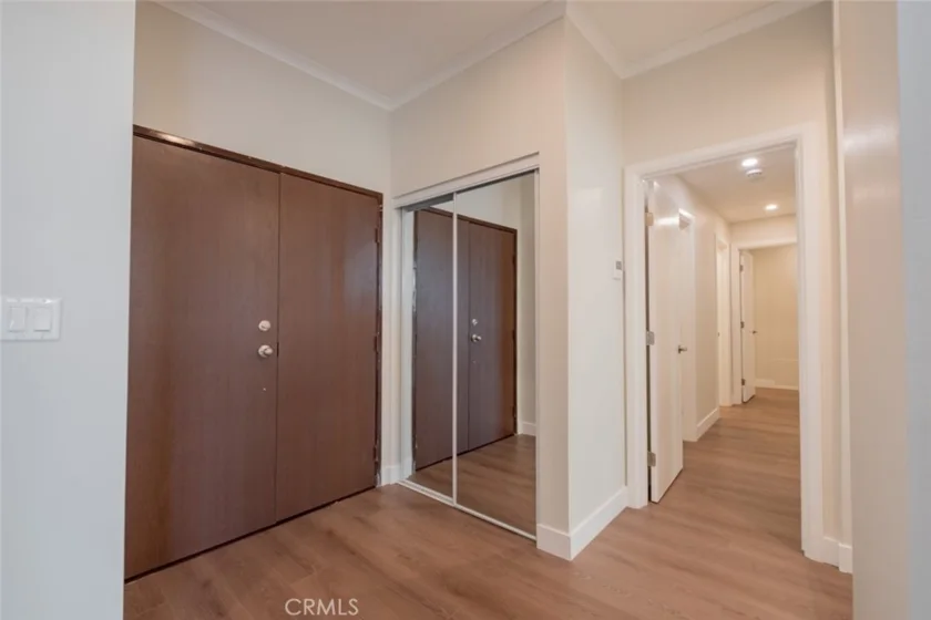 1305 N Columbus Avenue #112 photo 4