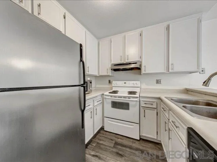1124 Eureka Street #16 photo 4