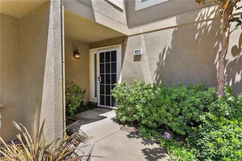 512 S Hollydale photo 6