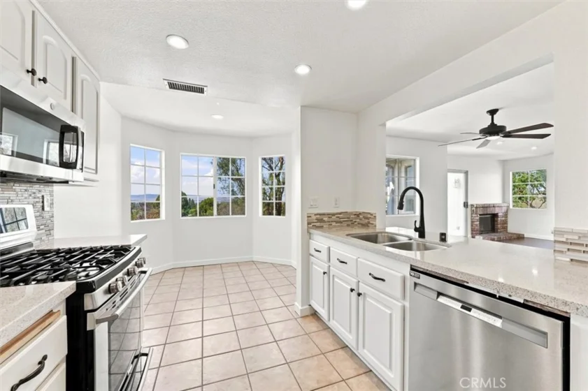 21051 Jenner #85 photo 9