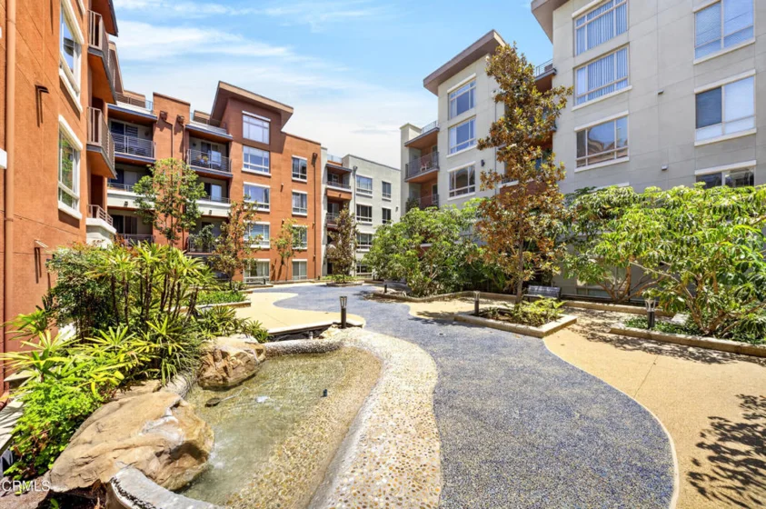 100 S Alameda Street #259 photo 27