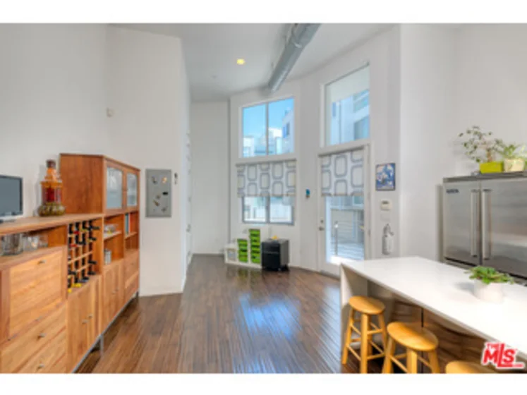 4151 Redwood Avenue #401 photo 1