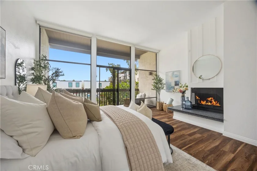 7303 N Marina Pacifica Drive photo 7