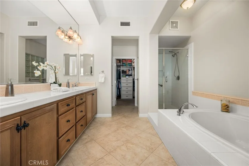 4001 Balmoral photo 39