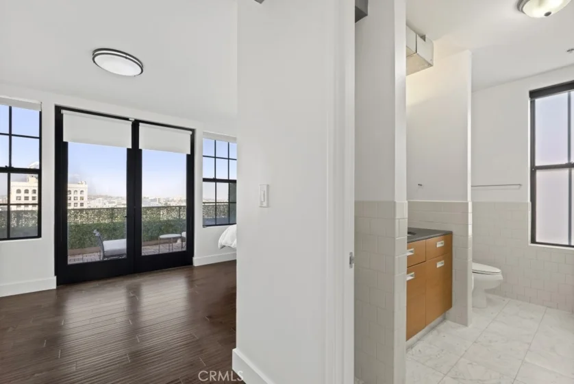 746 S Los Angeles Street #1201 photo 29