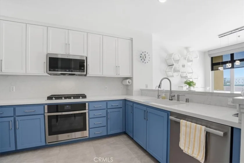 21301 Erwin Street #545 photo 2