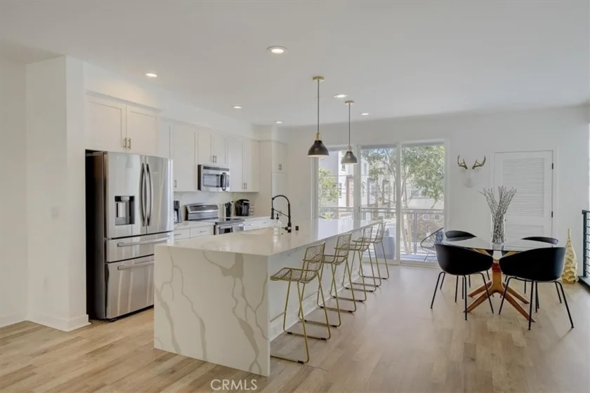 2021 Placentia Avenue photo 1