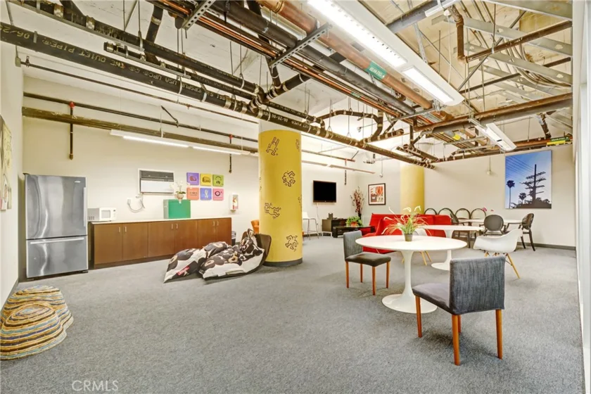 200 N San Fernando photo 11